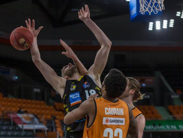 球领跑西甲 球领跑西甲